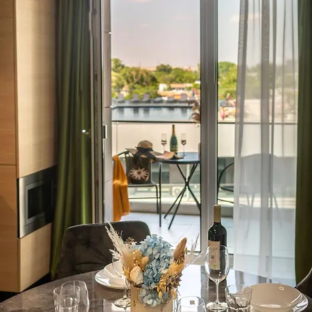 Wanna's Dream In Odyssey Spa&pool-parking Mamaia