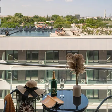 Wanna's Dream In Odyssey Spa&pool-parking *